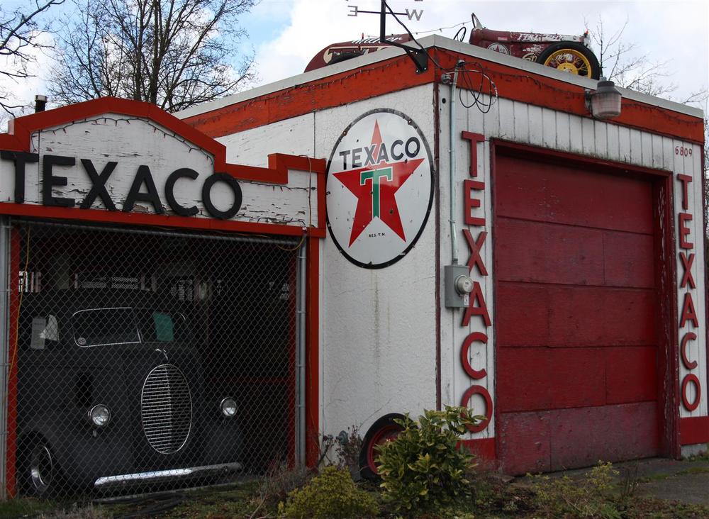 stuff-I-love.com: Decommissioned Texaco Gas Station in Langley BC