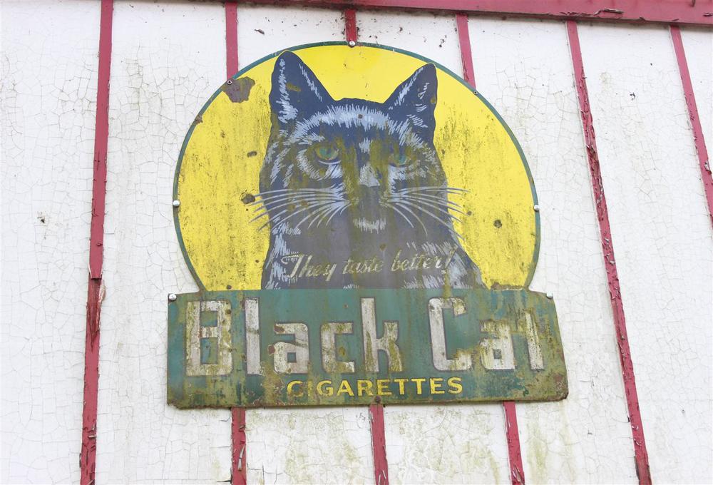 Stuff-I-love.com: Black Cat cigarettes sign at the Decommissioned Texaco Gas Station