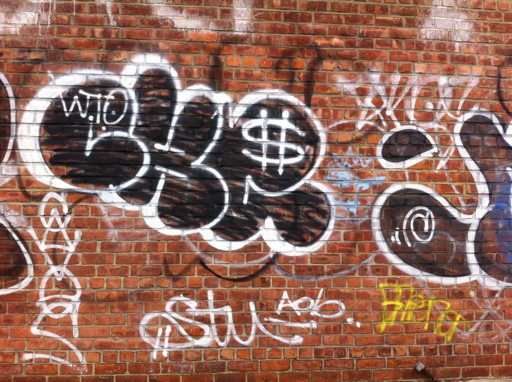 Graffiti on brick in Brooklyn [stuff-i-love.com]