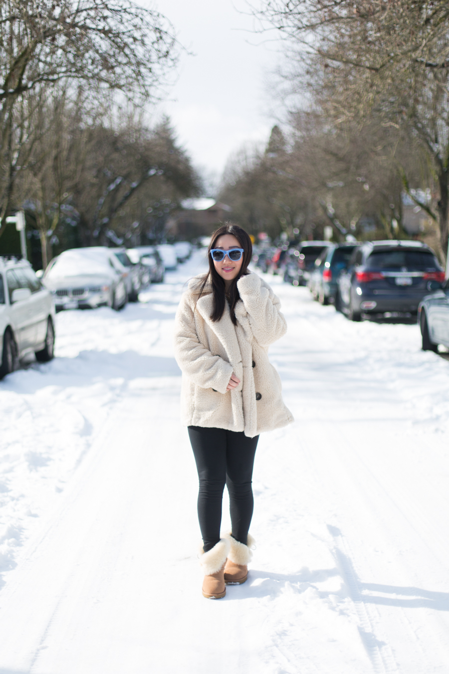 Canadian blogger Ugg bailey button & Free people teddy coat